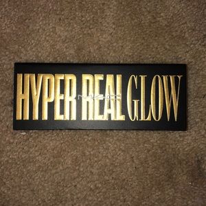 MAC hyper real glow highlighter palette